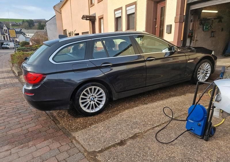 Gebraucht BMW 520 184 PS (135 kW) 2012 Grau Kombi