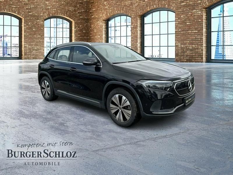 Gebraucht Mercedes EQA300 Progressive 167 kW (228 PS) 2023 Metalliclack kosmosschwarz SUV