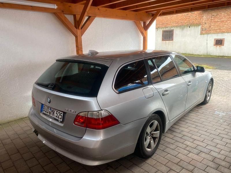 Gebraucht BMW 525 192 PS (141 kW) 2004 Silber Kombi