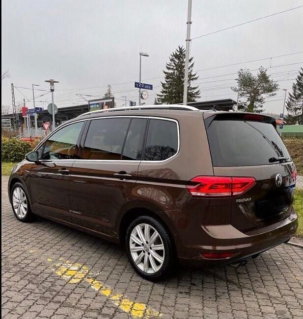 Gebraucht VW Touran Highline 150 PS (110 kW) 2016 Braun Van / Kleinbus