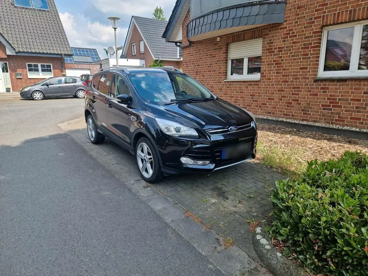 Gebraucht Ford Kuga 163 PS (119 kW) 2014 Schwarz SUV