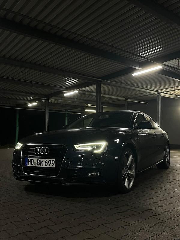 Blau Gebraucht 2014 Audi A5 S-Line Limousine | 14.800 € (Fairer Preis) - Bild 1/4