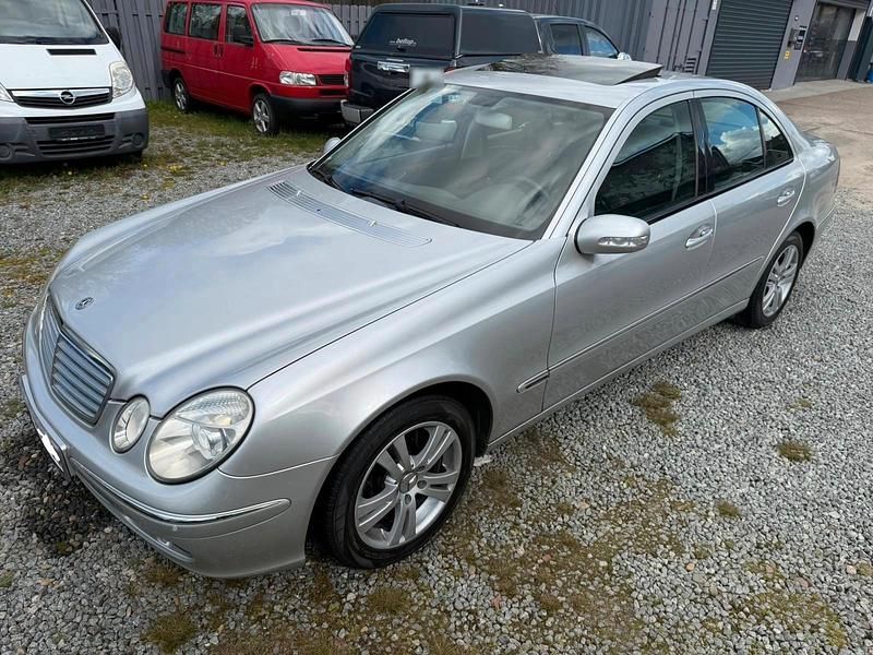 Second-hand Mercedes E200 122 CP (89 kW) 2004 Argintiu Berlinǎ