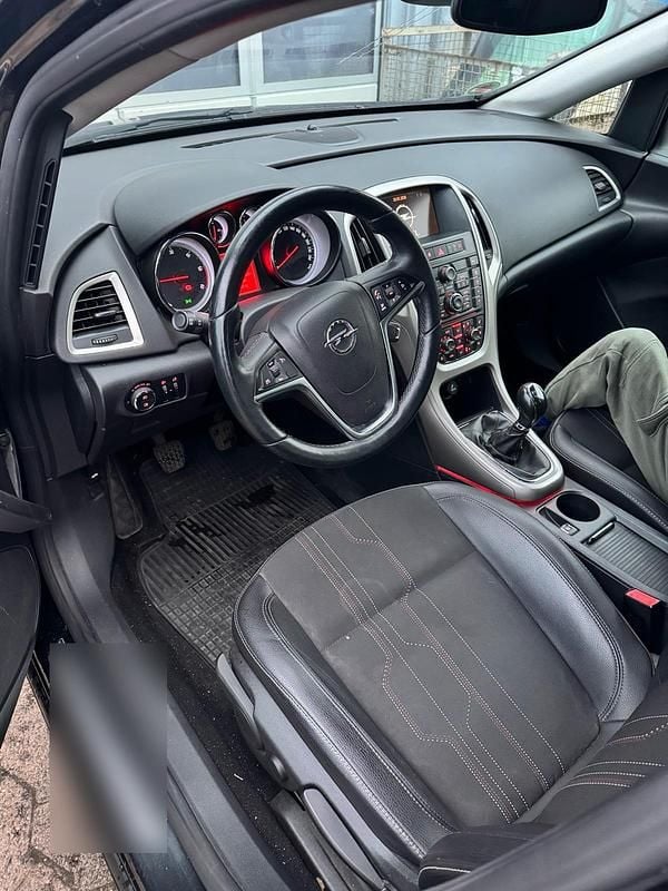 Second-hand Opel Astra 125 CP (91 kW) 2012 Negru Break