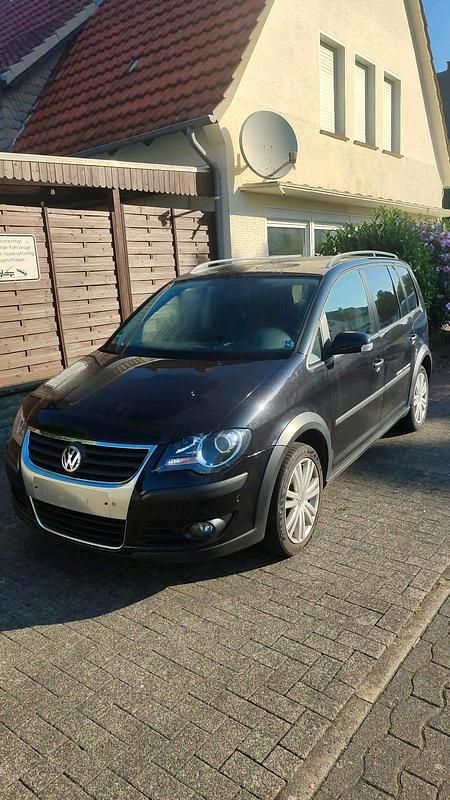 Schwarz Gebraucht 2008 VW Touran Cross Van / Kleinbus | 3.750 € (Fairer Preis) - Bild 1/4