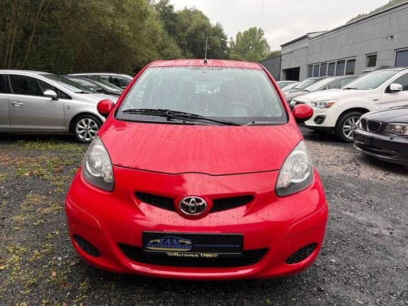 Gebraucht Toyota Aygo 68 PS (50 kW) 2010 Rot Kleinwagen