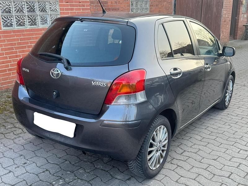Gebraucht Toyota Yaris 101 PS (74 kW) 2009 Grau Kleinwagen