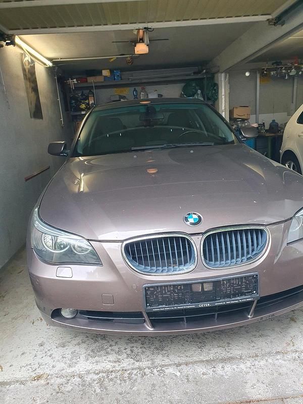 Grau Gebraucht 2005 BMW 520 Limousine | 3.000 € (Guter Preis) - Bild 1/4