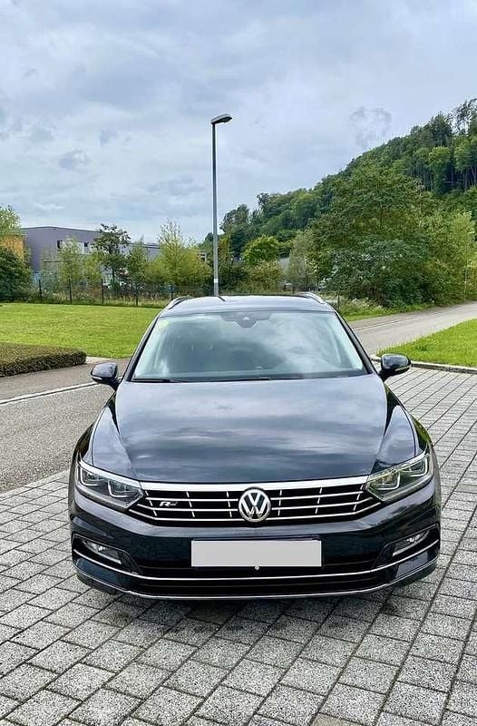Grau Gebraucht 2018 VW Passat Comfortline Kombi | 12.875 € (Superpreis) - Bild 1/4