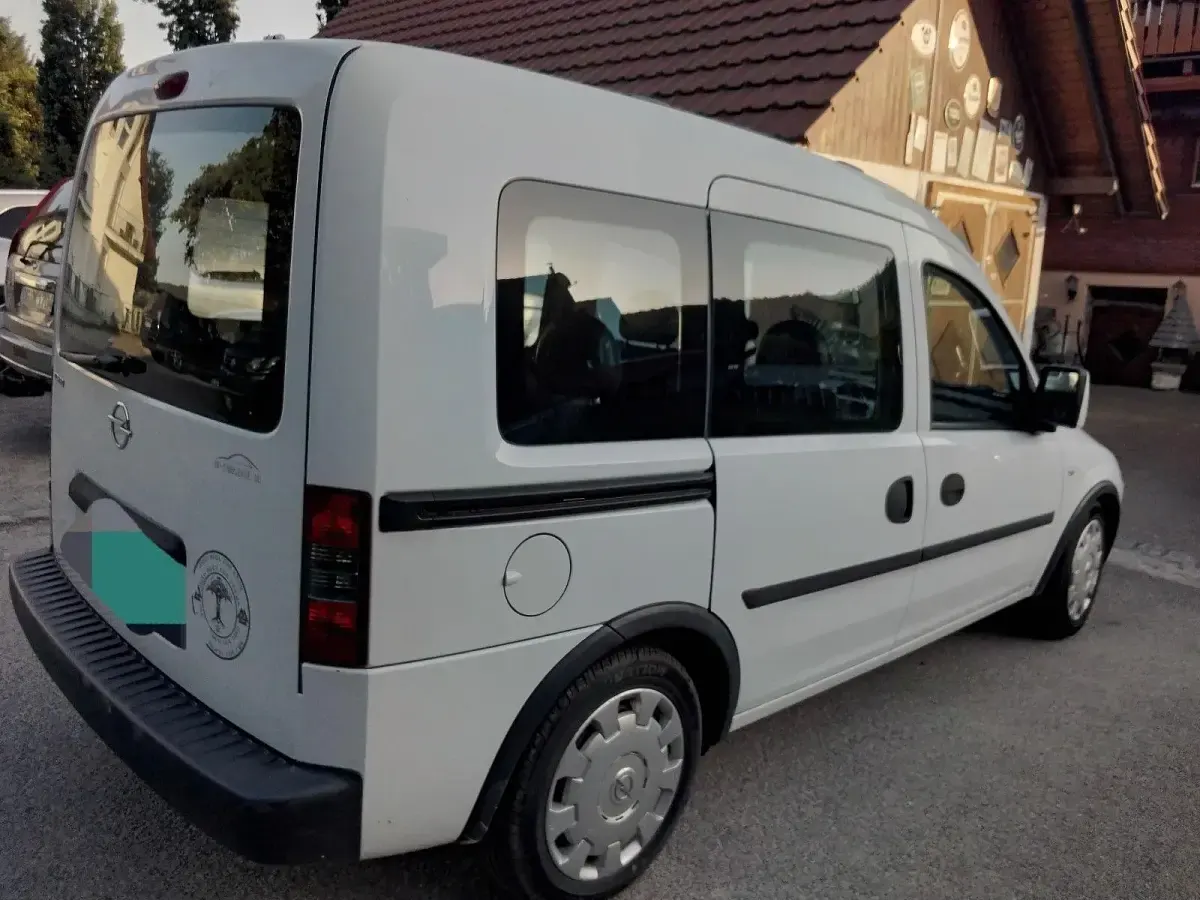 Gebraucht Opel Combo 90 PS (66 kW) 2009 Weiß Van / Kleinbus