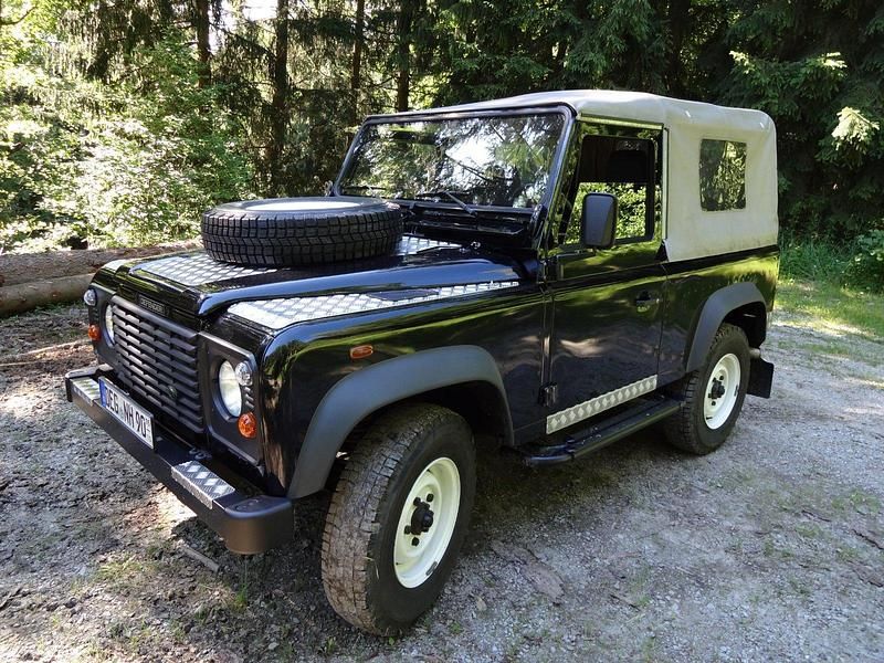 Schwarz Gebraucht 2004 Land Rover Defender SUV | 44.900 € - Bild 1/4