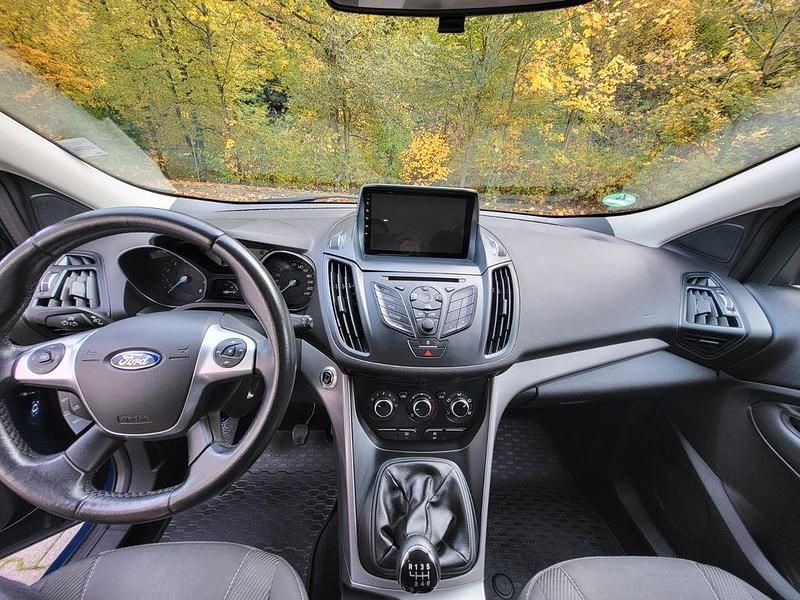 Gebraucht Ford Kuga Trend 150 PS (110 kW) 2016 Blau SUV