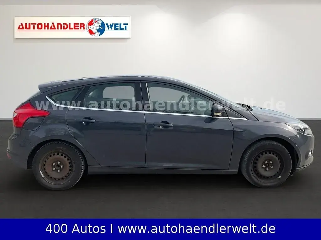 Używany Ford Focus Titanium 125 KM (91 kW) 2011 Szary Sedan/Limuzyna