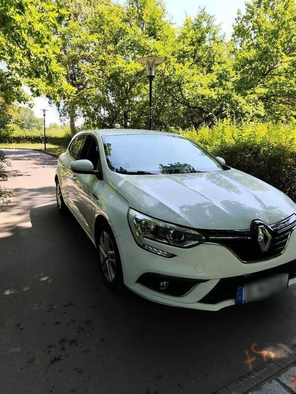 Weiß Gebraucht 2017 Renault Mégane IV Play Kleinwagen | 7.700 € (Guter Preis) - Bild 1/4