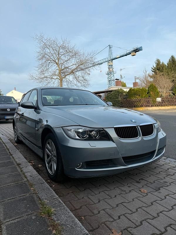 Gebraucht BMW 318 129 PS (94 kW) 2006 Silber Limousine
