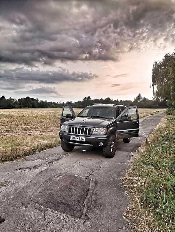 Grau Gebraucht 2004 Jeep Grand Cherokee SUV | 4.950 € (Superpreis) - Bild 1/4