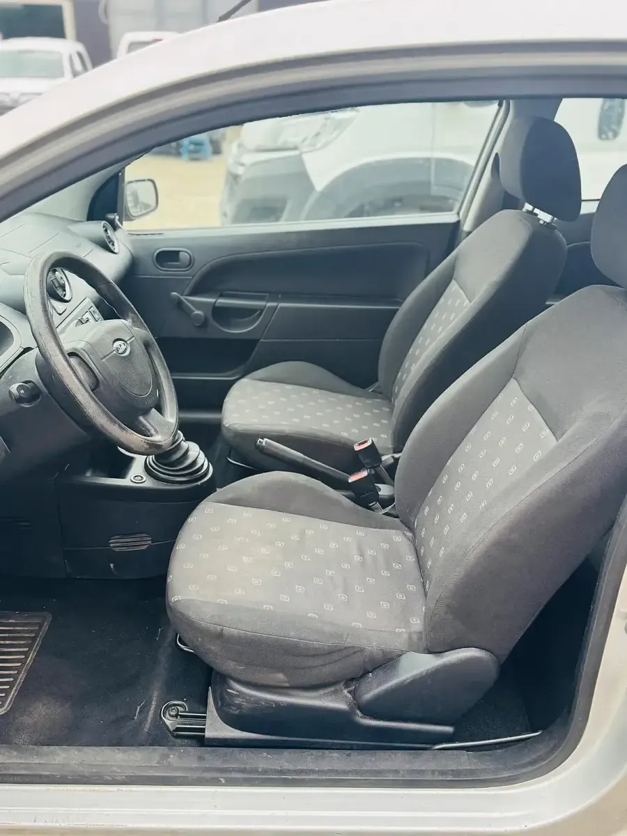 Usata Ford Fiesta 60 CV (44 kW) 2005 Argento Utilitaria