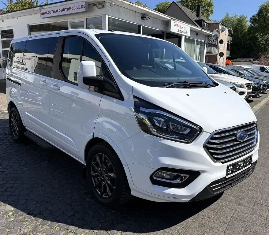 Gebraucht Ford Tourneo 170 PS (125 kW) 2018 Weiß Van / Kleinbus