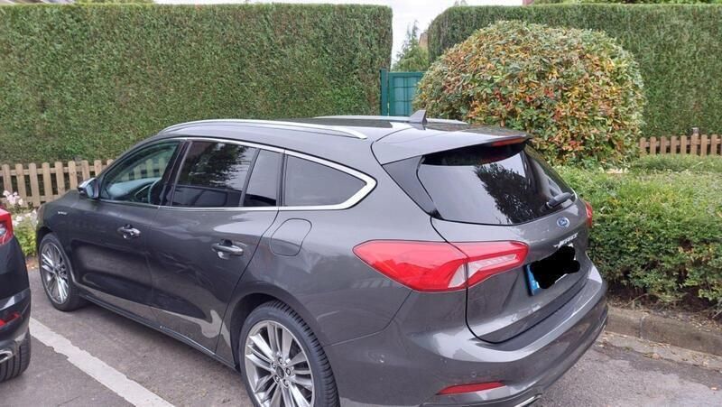 Grau Gebraucht 2020 Ford Focus Vignale Kombi | 24.950 € (Teuer) - Bild 1/4