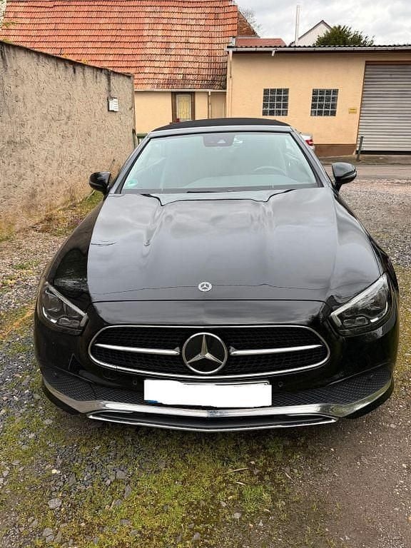 Gebraucht Mercedes E200 197 PS (144 kW) 2021 Schwarz Cabrio