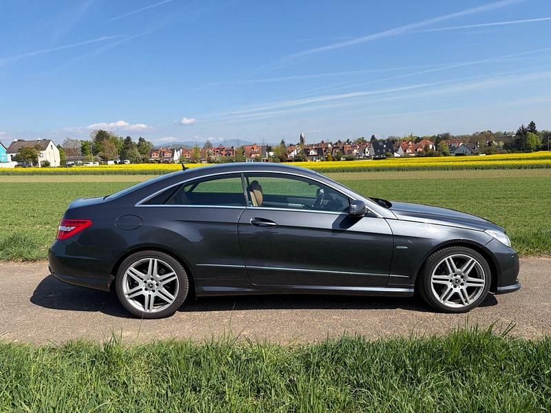 Gebraucht Mercedes E250 AMG 204 PS (150 kW) 2011 Grau Coupé