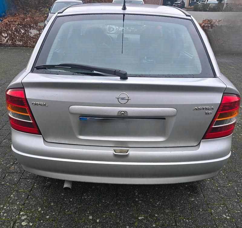 Gebraucht Opel Astra 101 PS (74 kW) 2002 Silber Limousine