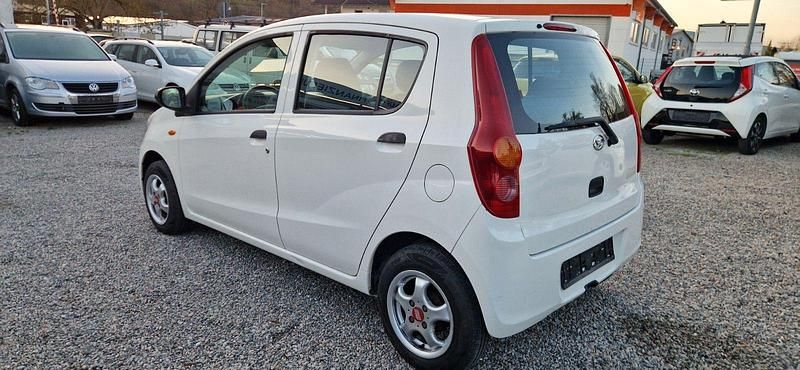Gebraucht Daihatsu Cuore 69 PS (50 kW) 2010 Weiß Kleinwagen