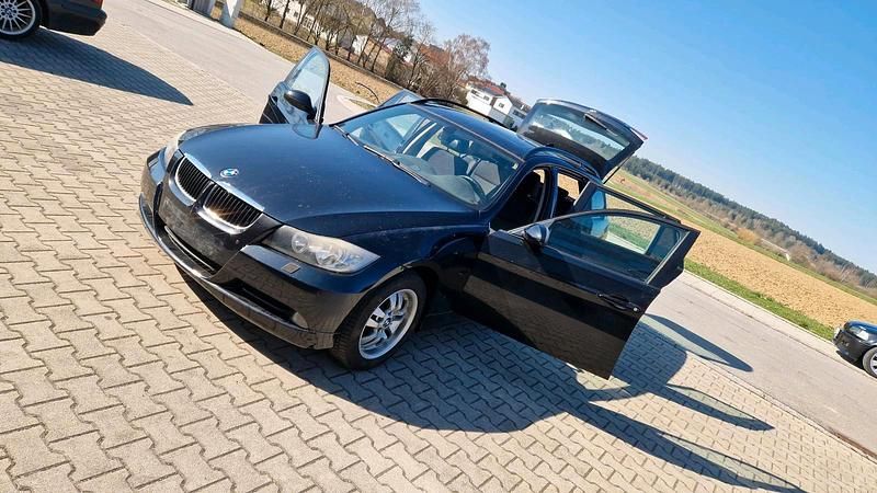 Gebraucht BMW 320 150 PS (110 kW) 2006 Schwarz Kombi