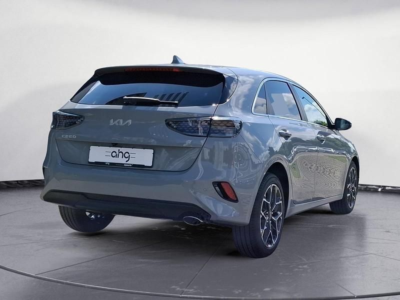 Neu Kia Ceed 98 PS (72 kW) 2025 Grau Kleinwagen