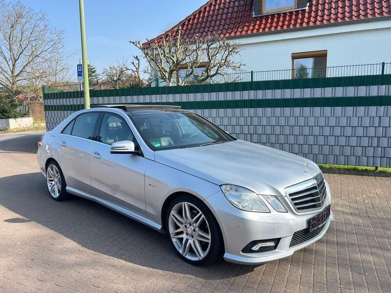 Silber Gebraucht 2009 Mercedes E350 AMG Limousine | 10.800 € (Etwas zu teuer) - Bild 1/4