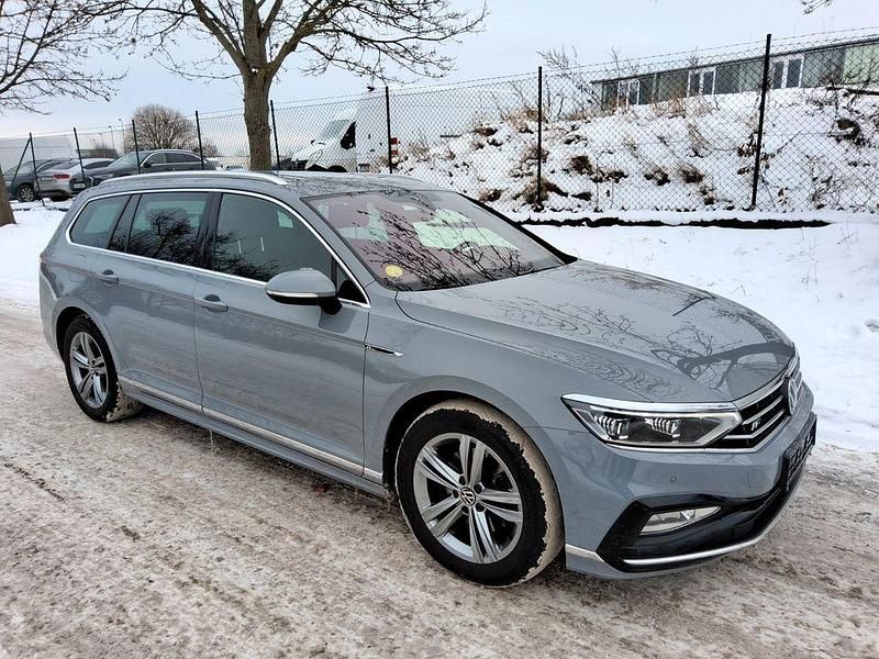 Gebraucht VW Passat 150 PS (110 kW) 2022 Grau Limousine