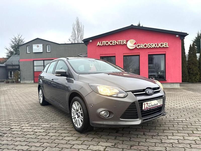 Braun Gebraucht 2011 Ford Focus Titanium Limousine | 3.799 € (Superpreis) - Bild 1/4