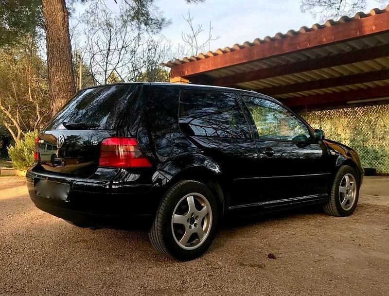 Schwarz Gebraucht 2001 VW Golf Highline Limousine | 1.590 € (Superpreis) - Bild 1/4