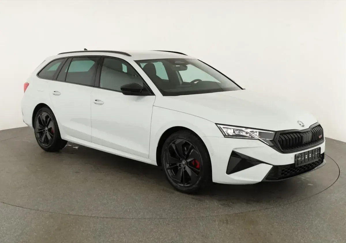 Neu Skoda Octavia RS 265 PS (194 kW) 2026 Mamba grün Kombi