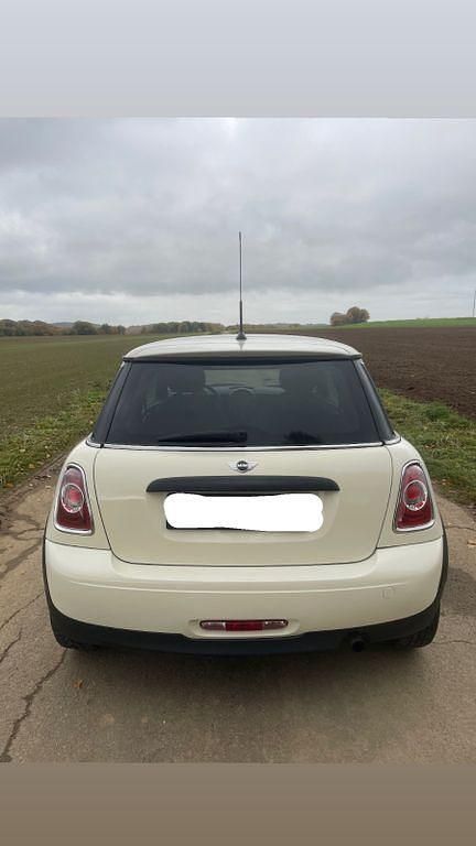 Weiß Gebraucht 2010 Mini ONE Kleinwagen | 3.800 € (Etwas zu teuer) - Bild 1/4