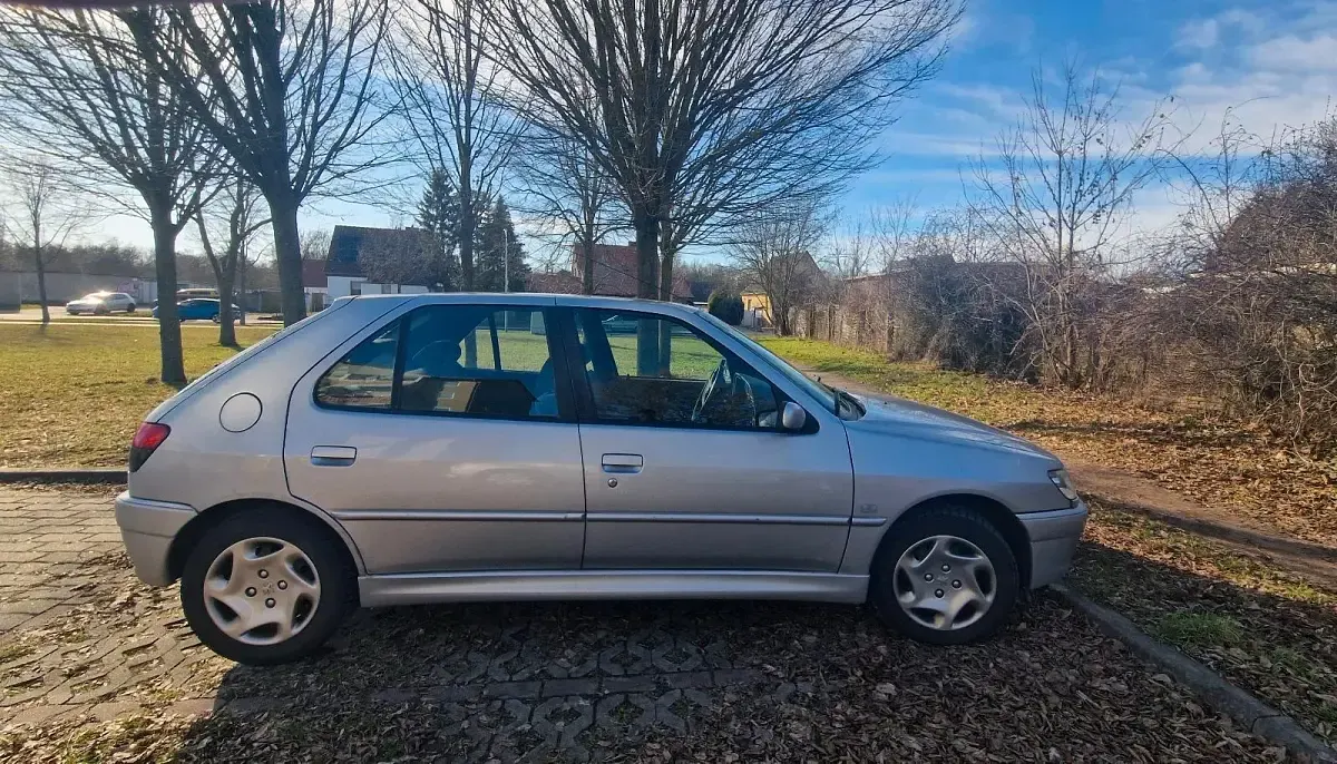 Gebraucht Peugeot 306 110 PS (80 kW) 1999 Blau Kleinwagen