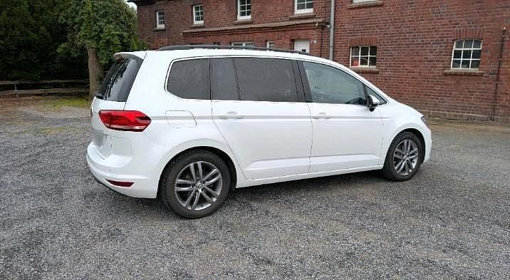 Gebraucht VW Touran Highline 150 PS (110 kW) 2016 Weiß Van / Kleinbus