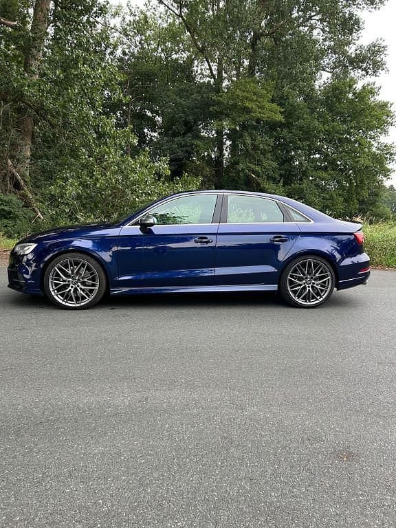 Blau Gebraucht 2019 Audi S3 Ambiente Limousine | 27.900 € (Superpreis) - Bild 1/4