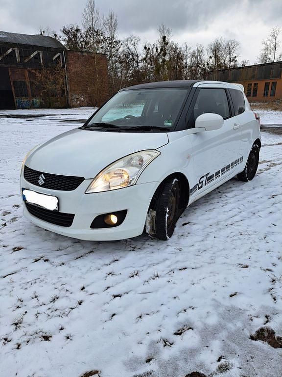 Gebraucht Suzuki Swift 94 PS (69 kW) 2013 Weiß Kleinwagen