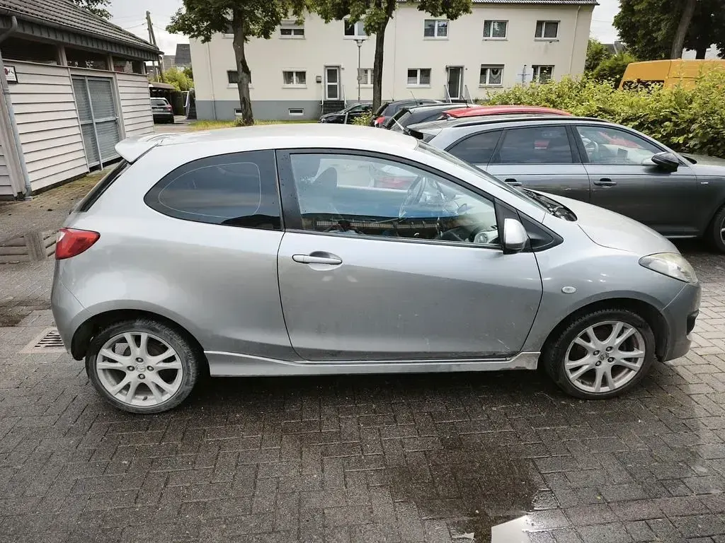 Gebraucht Mazda 2 Impuls 75 PS (55 kW) 2009 Silber Kleinwagen