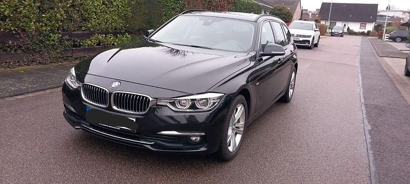 Schwarz Gebraucht 2018 BMW 320 Luxury Line Kombi | 16.490 € (Superpreis) - Bild 1/4