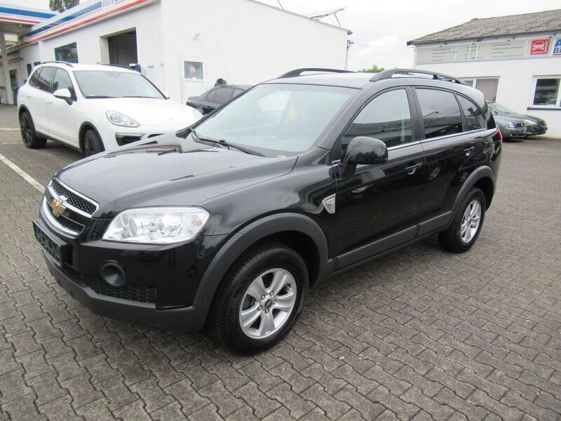 Schwarz Gebraucht 2011 Chevrolet Captiva LS SUV | 6.999 € (Fairer Preis) - Bild 1/4