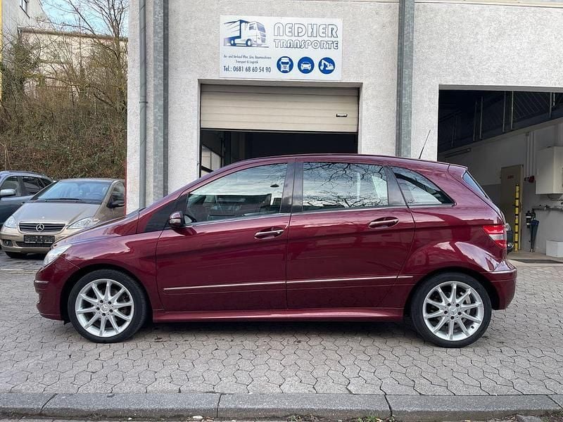 Rot Gebraucht 2006 Mercedes E200 Limousine | 3.500 € (Guter Preis) - Bild 1/4