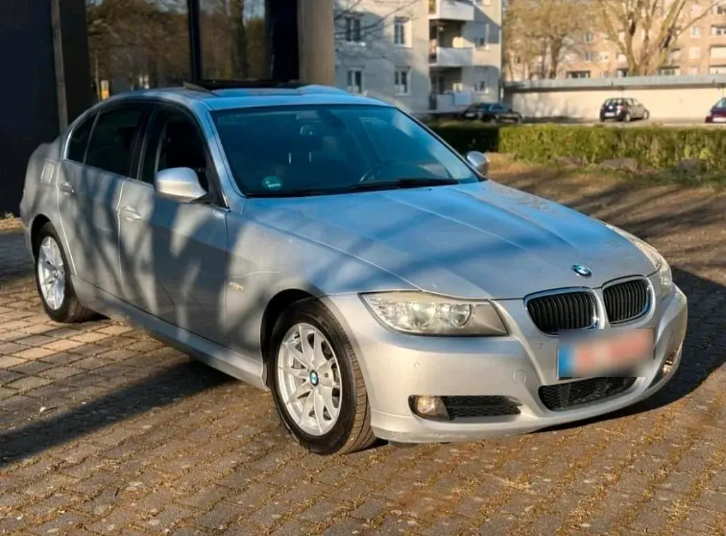 Second-hand BMW 320 170 CP (125 kW) 2010 Argintiu Berlinǎ