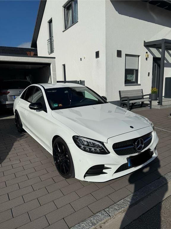 Weiß Gebraucht 2018 Mercedes C300 AMG Limousine | 30.000 € (Fairer Preis) - Bild 1/4