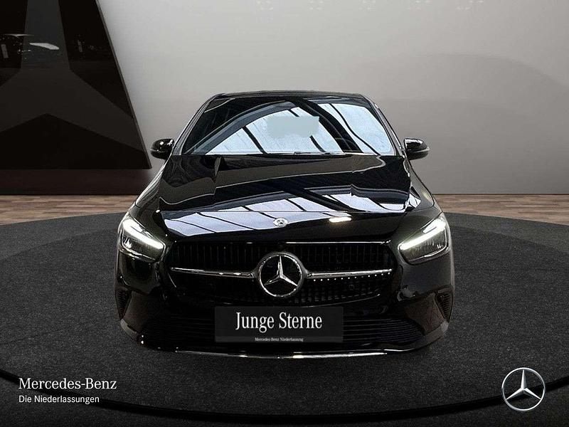 Gebraucht Mercedes E250 Advanced 163 PS (119 kW) 2024 Schwarz Limousine