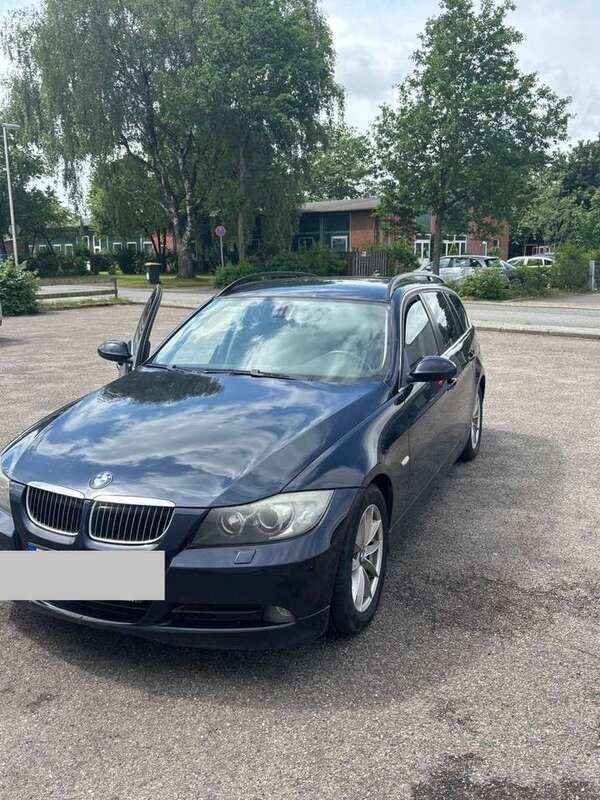 Blau Gebraucht 2006 BMW 325 Limousine | 4.900 € - Bild 1/4