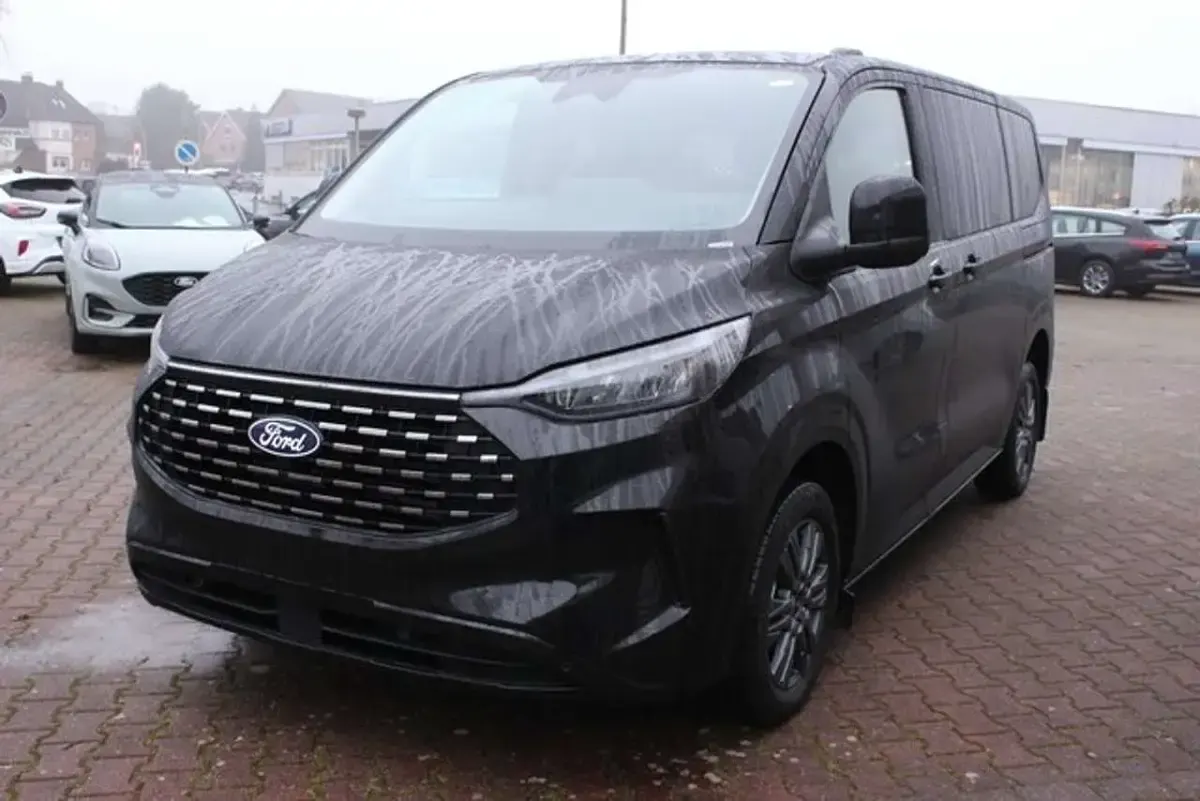 Gebraucht Ford Tourneo Custom Titanium 150 PS (110 kW) 2025 Schwarz Van
