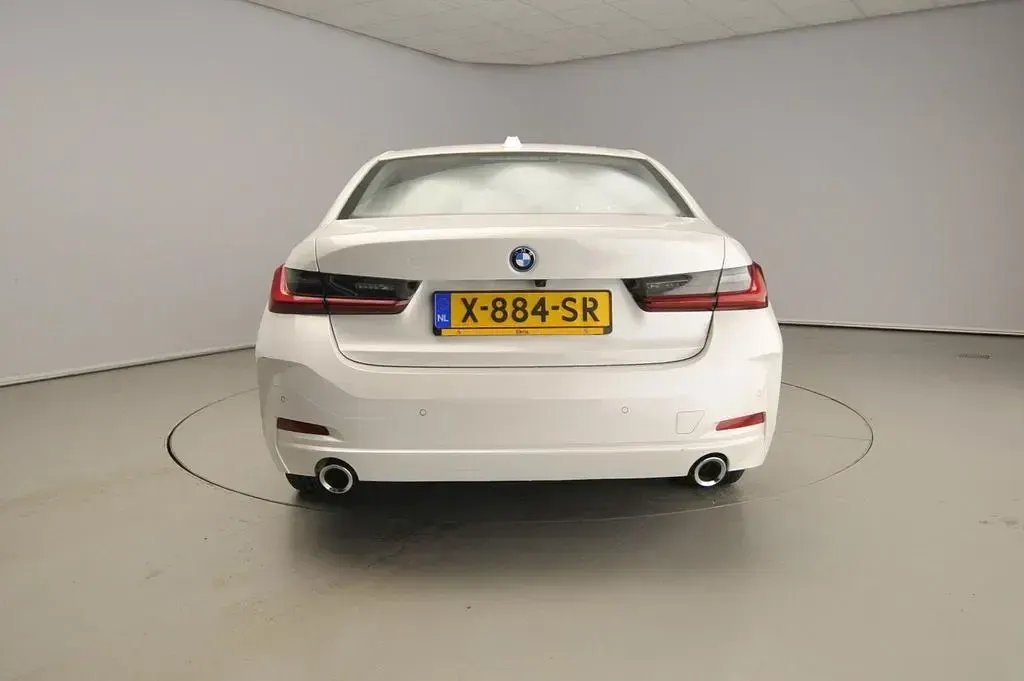 Gebraucht BMW 320e Sport Line 204 PS (150 kW) 2024 Weiß Limousine