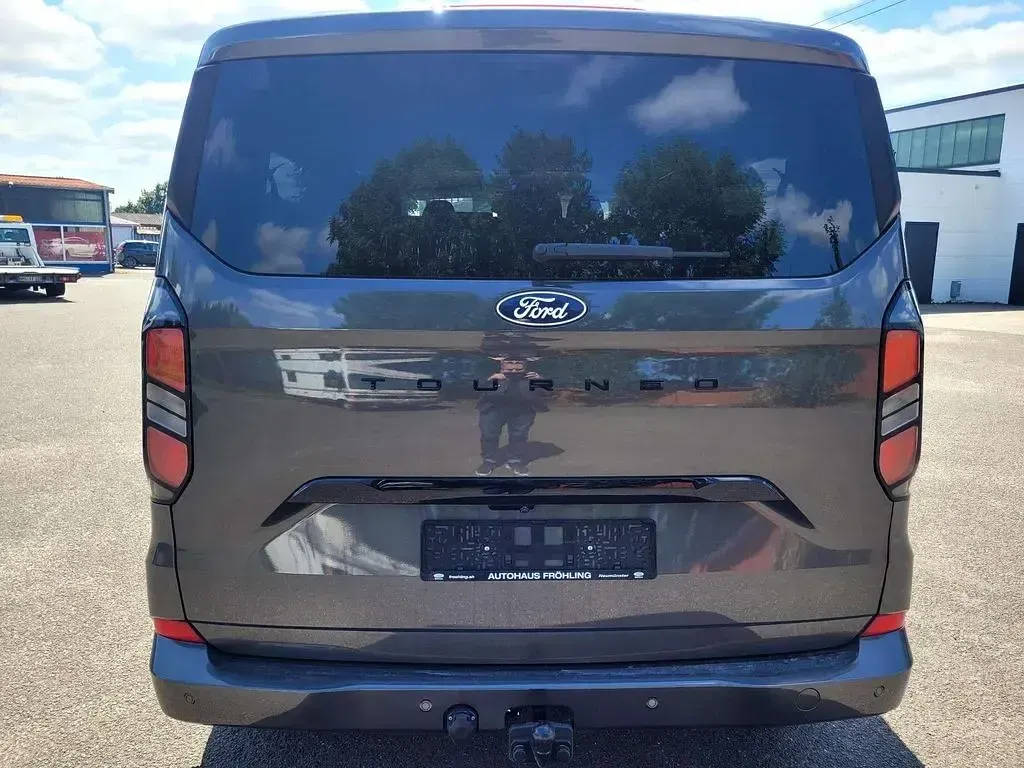Gebraucht Ford Tourneo Custom Titanium 136 PS (100 kW) 2025 Magneticgrau (metallic) Van
